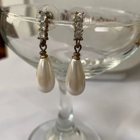 Vintage Pearl drop earrings with rhinestones - Picture 2 of 6